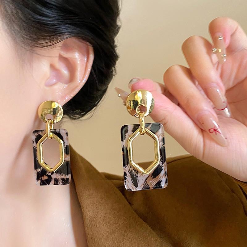 Vintage Ethnic Silver Needle Diamond Inlaid Round Flower Acrylic Resin Stud Earrings for Women