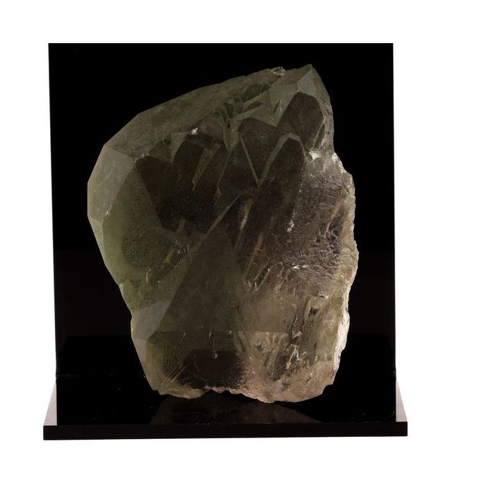 Pierres et Minéraux. Quartz peigne fumé. 1455.0 ct. Massif du Mont-Blanc, France.