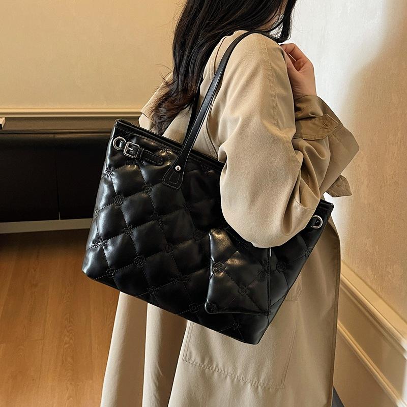 Rhombus chain bag women's 2025 new autumn and winter high-end retro shoulder bag large-capacity commuter tote bag