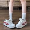 Japanska temperament brödskor dam ins våg 2025 par höst nya brädskor mångsidiga avslappnade små vita skor våg