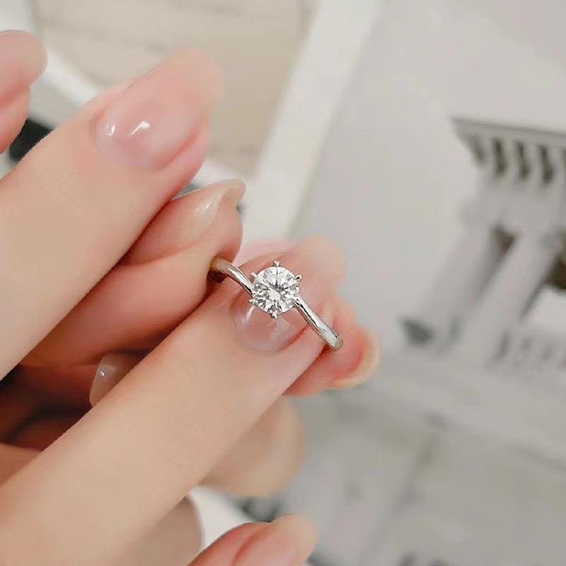 

Классическое витое кольцо из стерлингового серебра с муассанитом и шестью когтями для женщин. Доступная роскошь. Мода. opening adjustable