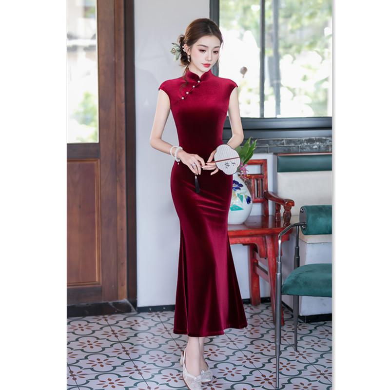 Red velvet new Chinese long fishtail cheongsam skirt, early autumn style, waist pinching and thin, high-end banquet cheongsam