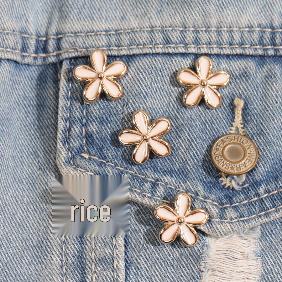 

Pastoral Daisy Badge Brooch: Fresh Style Accessory for Clothing, Bags, Scarves, and Pendants