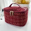 [Stylish Makeup Bag] Large Plaid Makeup Bag | Multi-Functional Travel Organizer with Rayon Lining, Polyester Material,Perfect Gift for Girlfriend,Wife
