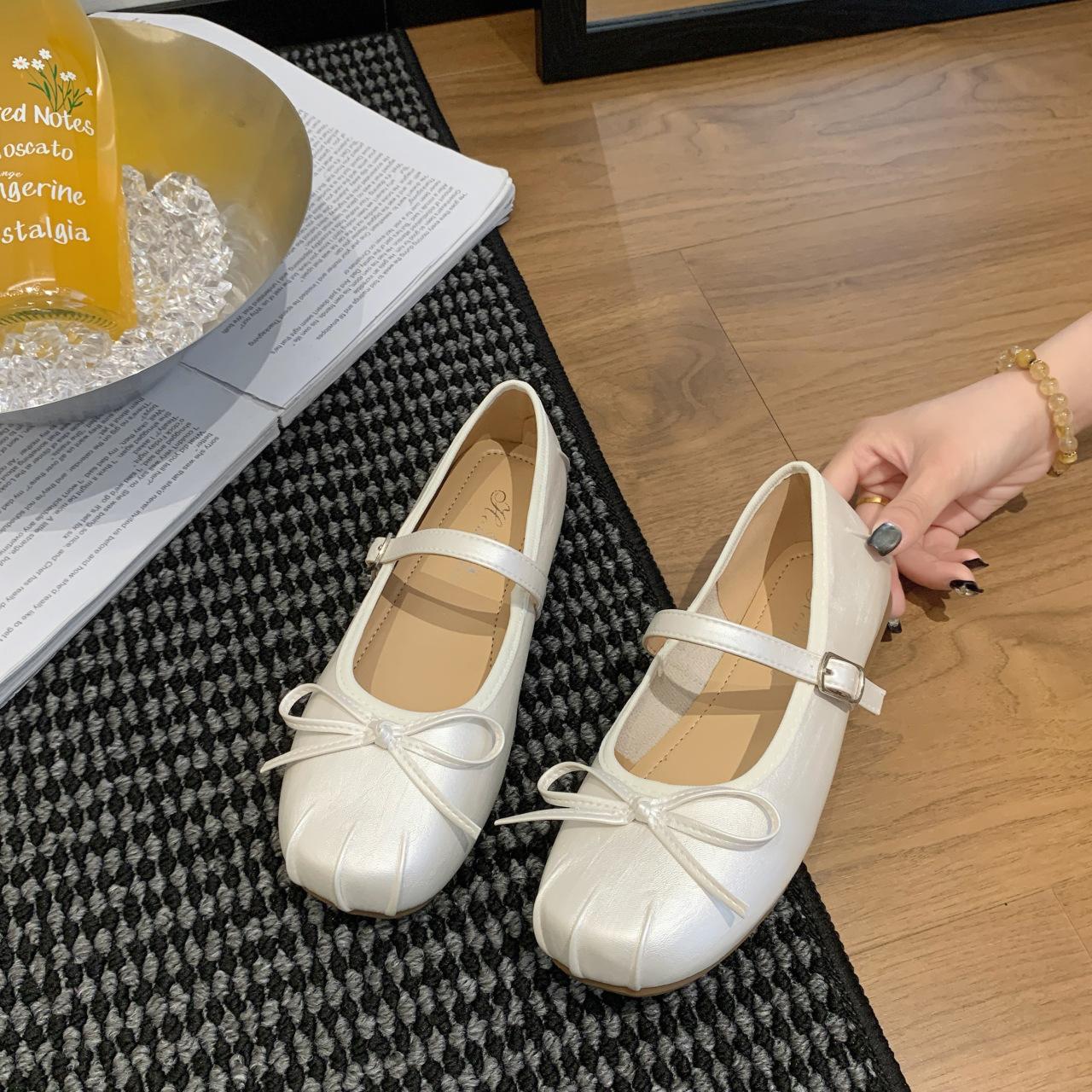 

New popular Internet celebrity one-word thick heel 2025 spring and summer bow shallow mouth Mary Jane shoes ballet shoes women 40