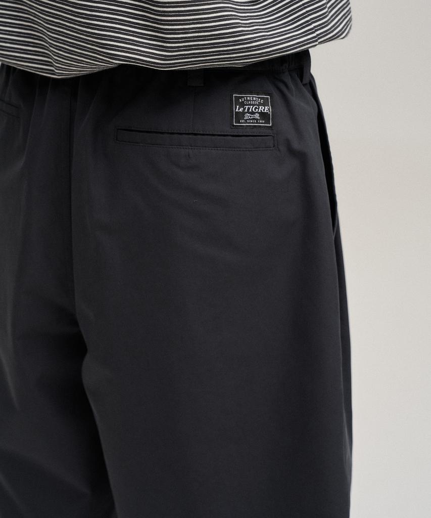LE TIGRE Two Tuck Banded Shorts (Almost Black)