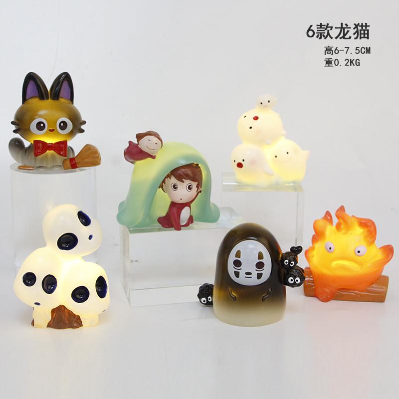 

Красочные игрушки-сюрпризы с персонажами фильмов Ghibli, изображающие Поньо, Безликого и духов, захватывающие