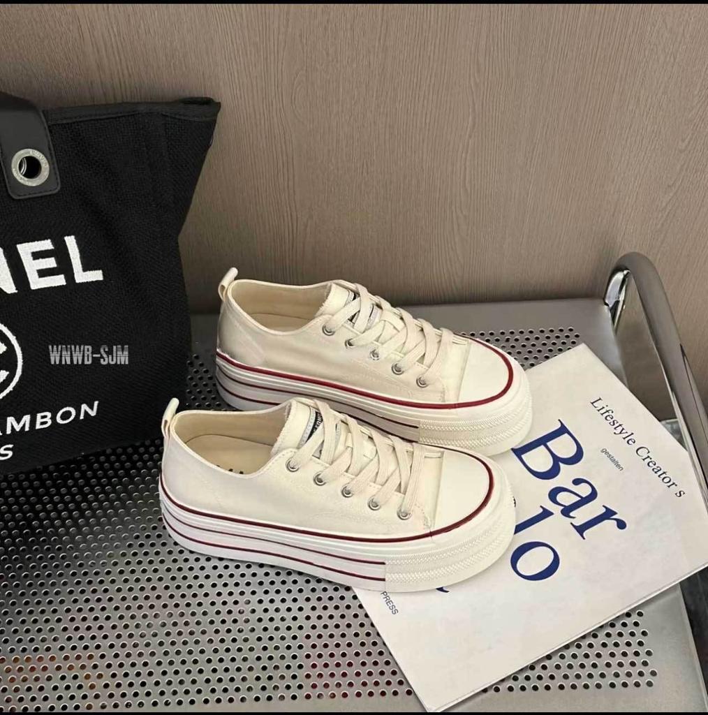 Muffin-Plateau weiße Schuhe Damen 2025 neue Mode vielseitig kleine Höhenerhöhung lässige Sport-Canvas-Schuhe