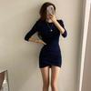 Kleid im koreanischen Stil in Teefarbe mit plissiertem Bodycon-Schnitt – Figurschmeichelnd, tailliert, langärmelig, kurzer Rock für Herbst/Winter.