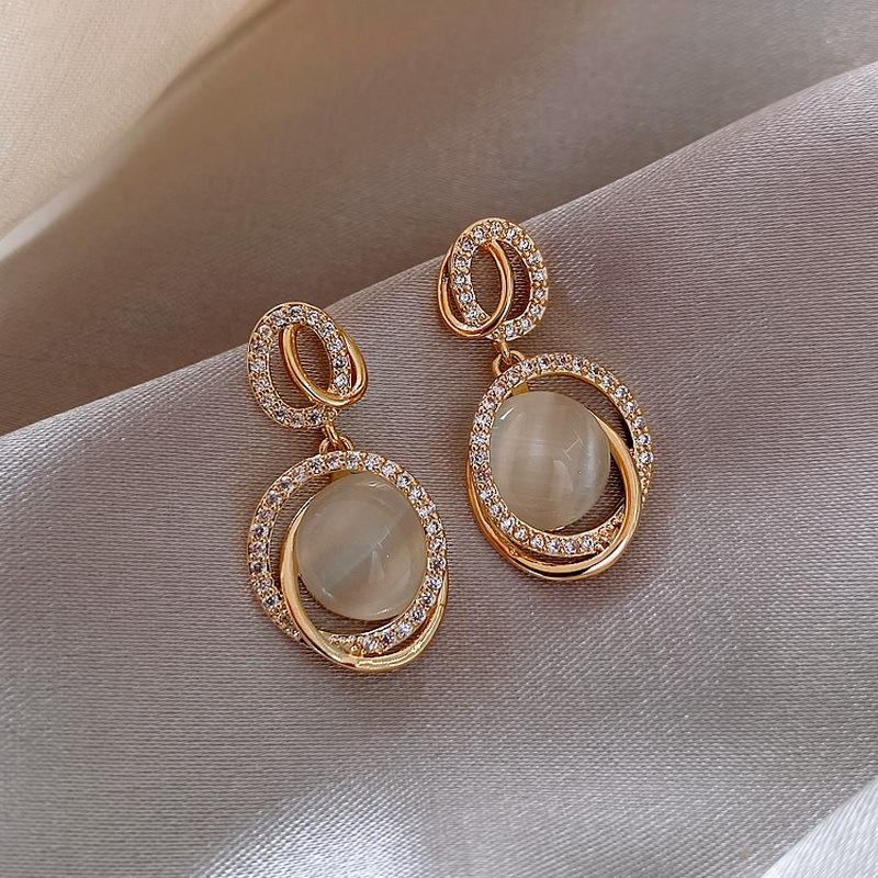 Exquisite Fashion Geometric Irregular Moon Tassel Shiny Kitten Crystal Opals Stud Earrings for Women Korea Temperament Jewelry