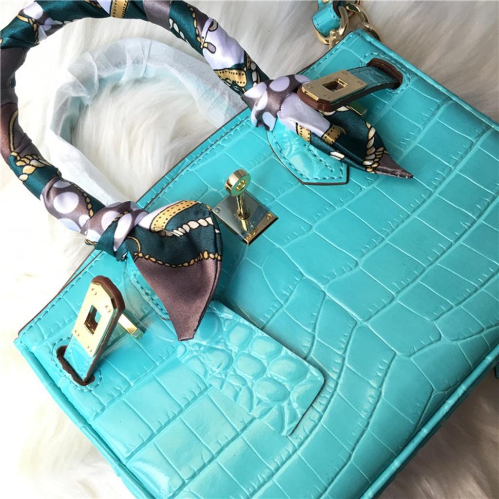 FD64102940 Herbst und Winter neue Platin Macaron Serie Krokodilmuster tragbare Schulter Rindsleder Tasche 25CM