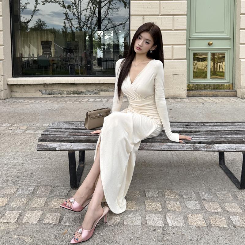 2026 Autumn/Winter Elegant V-Neck Long Sleeve Pleated Waist Split Skirt Dress for Women