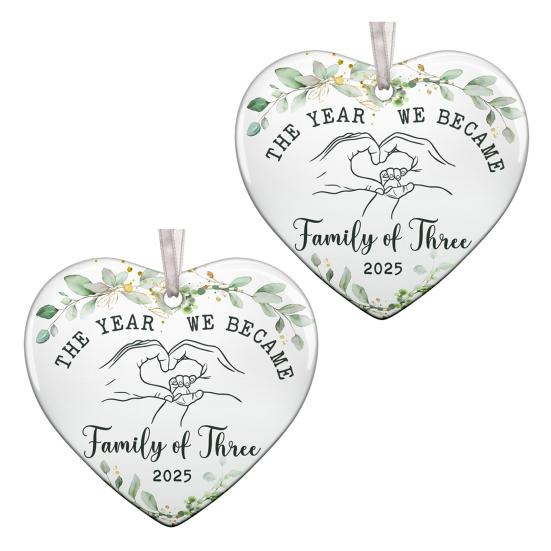 

Год, когда мы стали семьей из трех человек, украшение в форме сердца, украшение на первый рождественский праздник малыша, подарки для новых мамы и папы, для родителей 2pcs