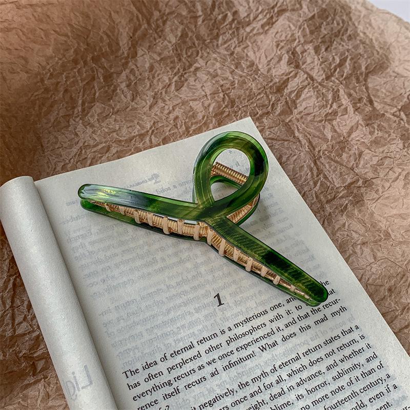 Elegant Oversized Retro Acetate Hairpin: Exquisite Korean Shark Clip for Women