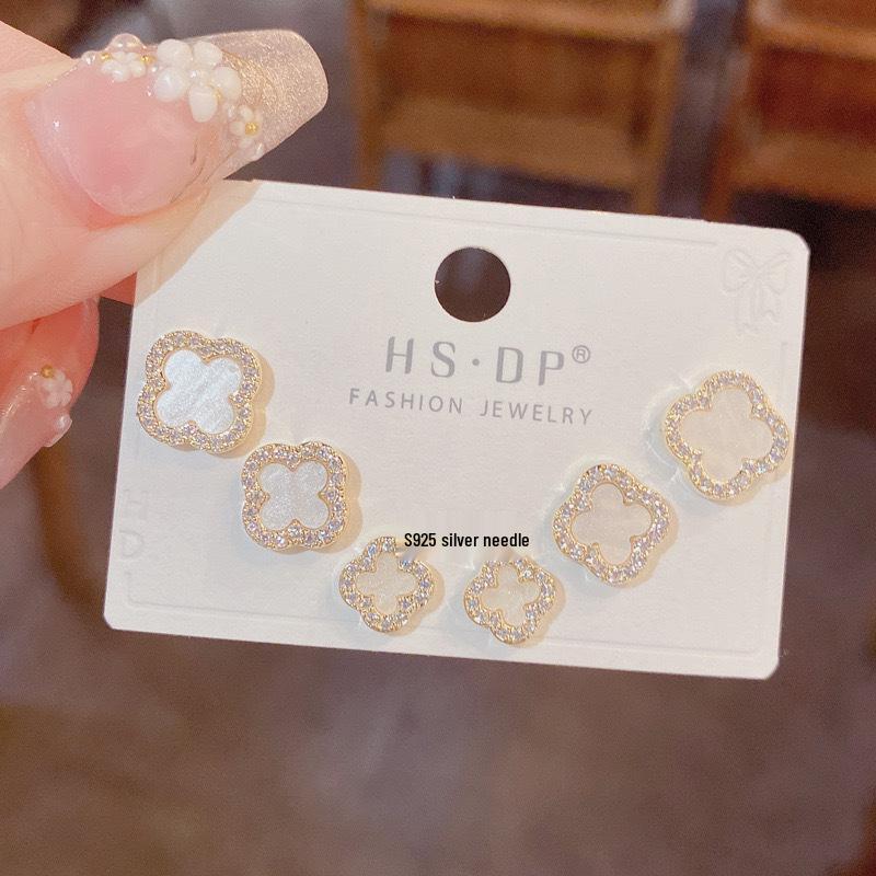 Cercei Stud Trifoi cu Patru Foi cu Sidef și Ac din Argint S925 - Stil Coreean Exquis