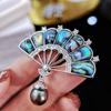 Broche Éventail Style Palais Plaqué Or Coquille d'Abalone avec Zircon et Perle