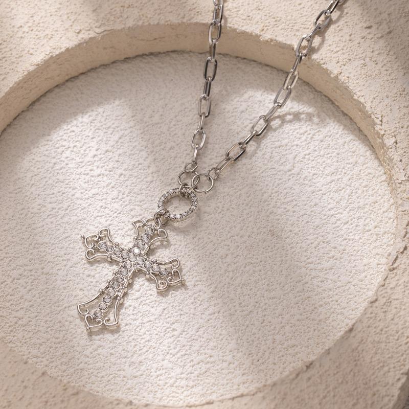 Hollow Cross Necklace Retro Fashion Light Luxury Niche Diamond Accessories Temperament Versatile Collarbone Chain