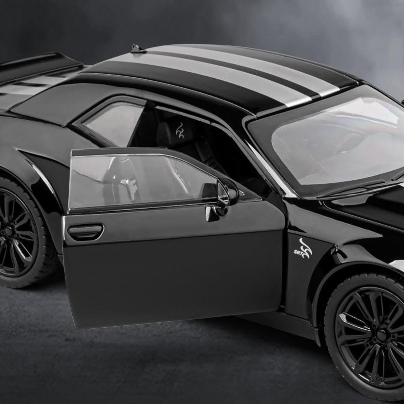 1/22 Dodge Challenger SRT Hellcat Alloy Musle Car Model Diecasts Metal Sports Car Vehicles Model Sound Light Childrens Toy Gift