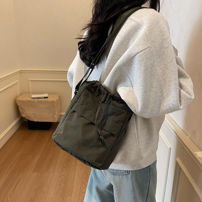 Japanese Personalized Small Square Bag Women'S Versatile Casual Nylon Cloth Drawstring Mobile Phone Bag Commuter Shoulder Messenger Bag