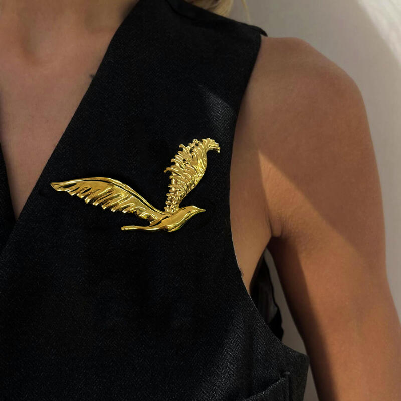 Retro Stainless Steel Large Eagle Brooches for Women Men Personality Classic Metal Bird Brooches Suit Corsage Jewelry Accessory
