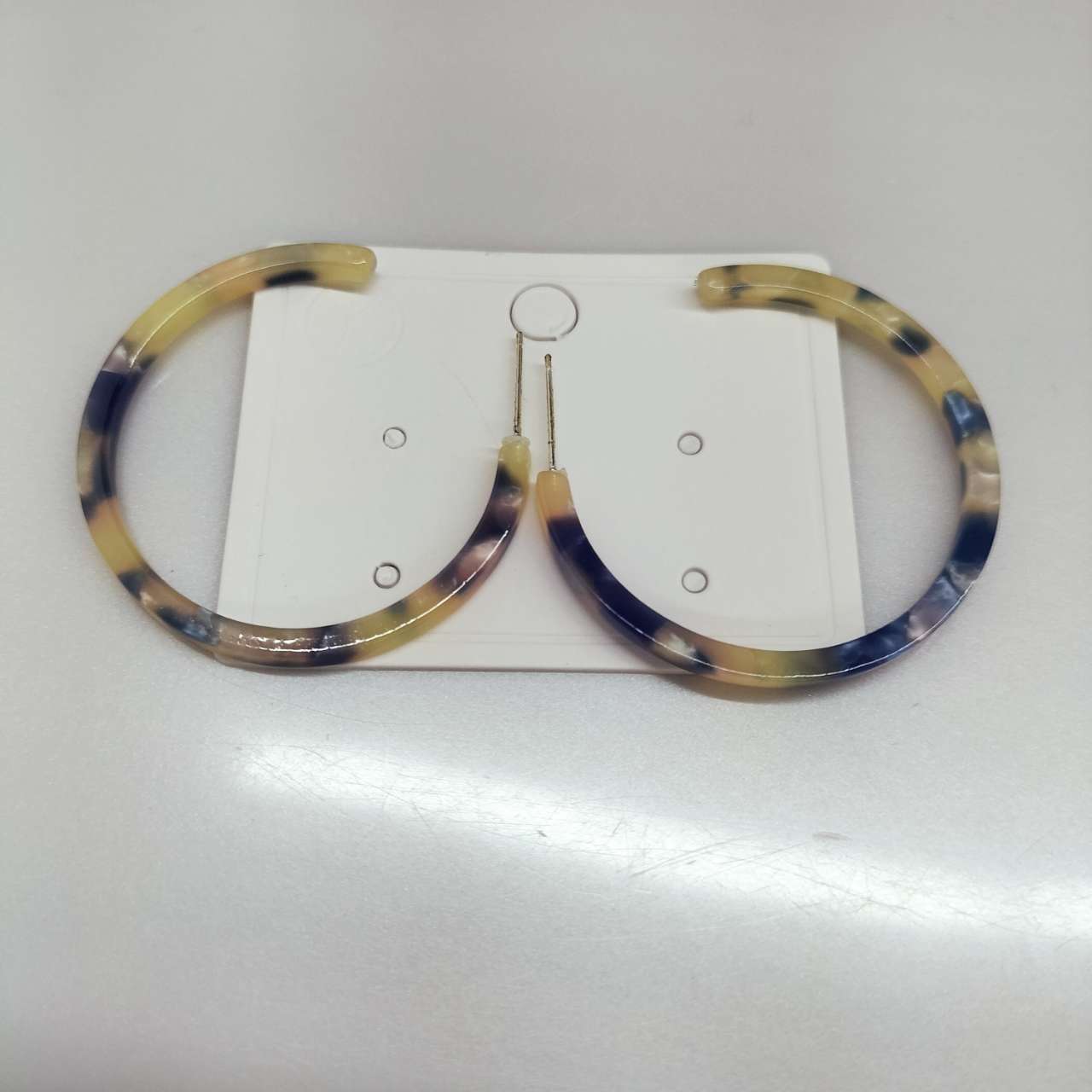 

Leopard print plain ring large earrings for women in 2025, popular high-end earrings, Hong Kong style temperament exaggerated circle earrings