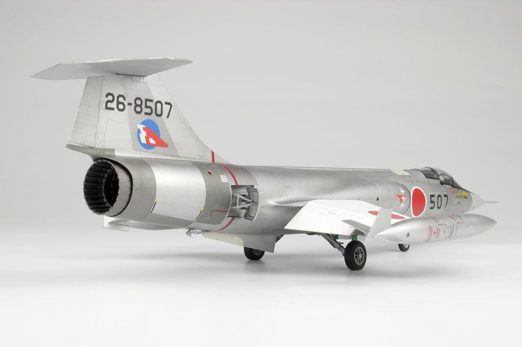 Platz Japan Air Force Starfighter 1984 204th Squadron 200th Anniversary Commemorative Paint Scheme Plastic Model Kit 1/48 Self-Defense F-104J "Glory"