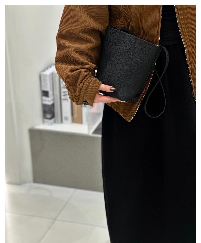 Dámská minikabelka typu „bucket bag“ z pravé kůže - Hovězí kůže Togo, Jednoramenná, Crossbody, Jedinečný design, Všestranný styl pro dojíždění