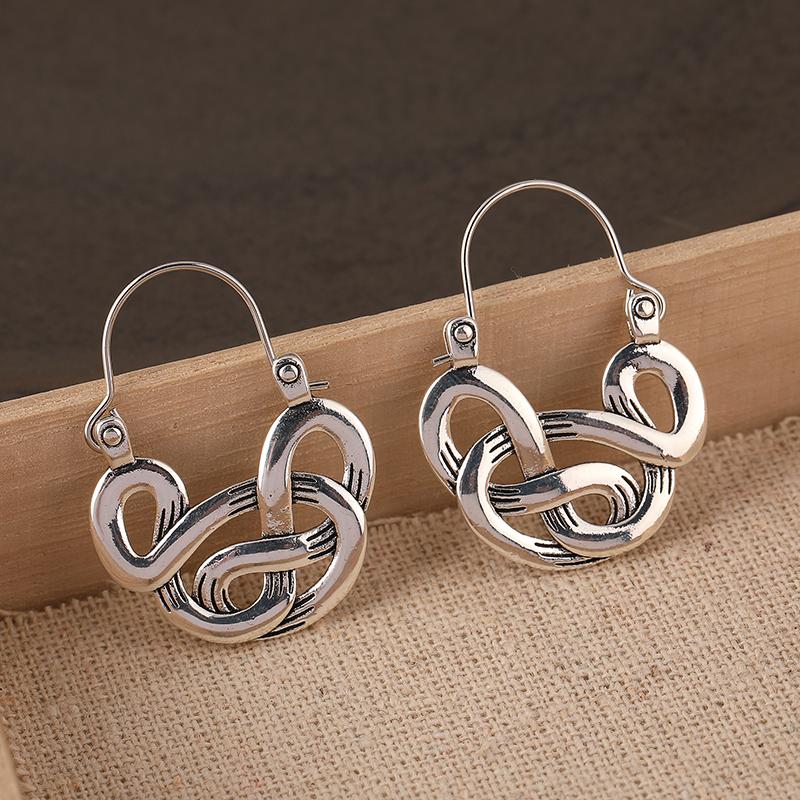 Ethnic Style Metal Silvery Plated Geometric Distortion Hoop Earrings for Women's Vintage Personality Hollow Earrings Accessories