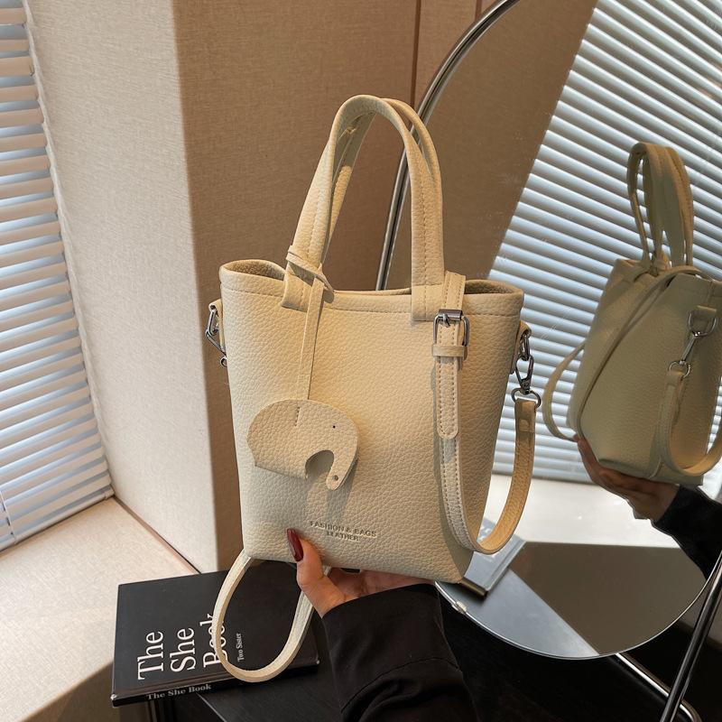 Simple and versatile small bag women's summer 2025 new shoulder messenger bag popular bucket bag this year