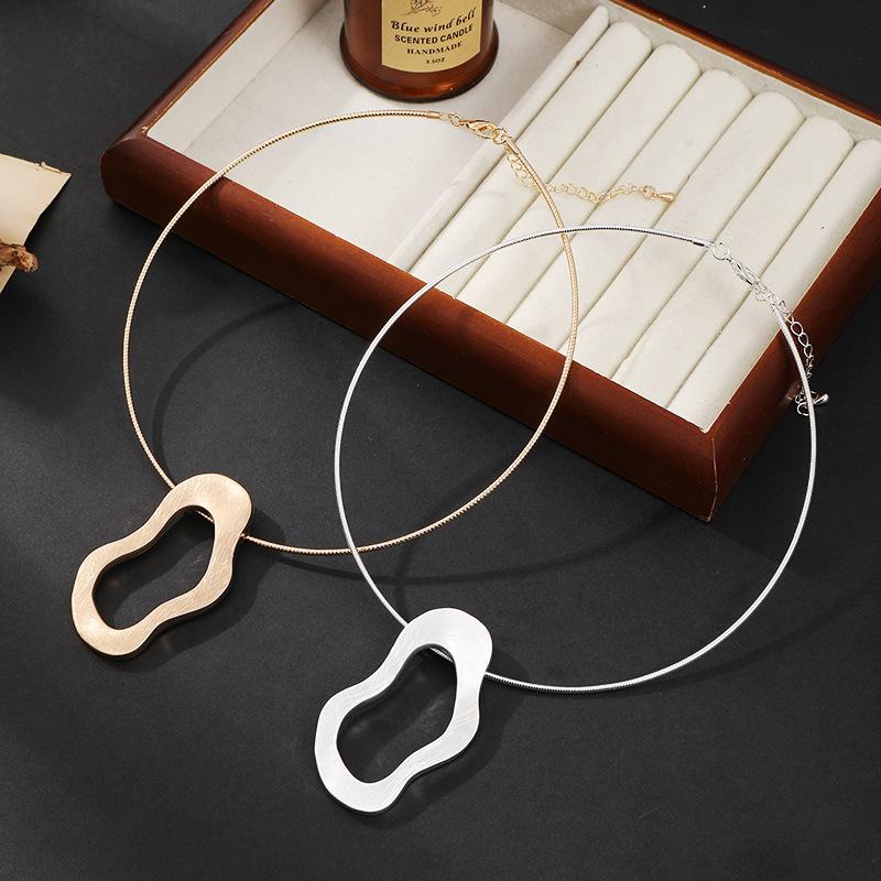 Fashionable hollow geometric pendant necklace