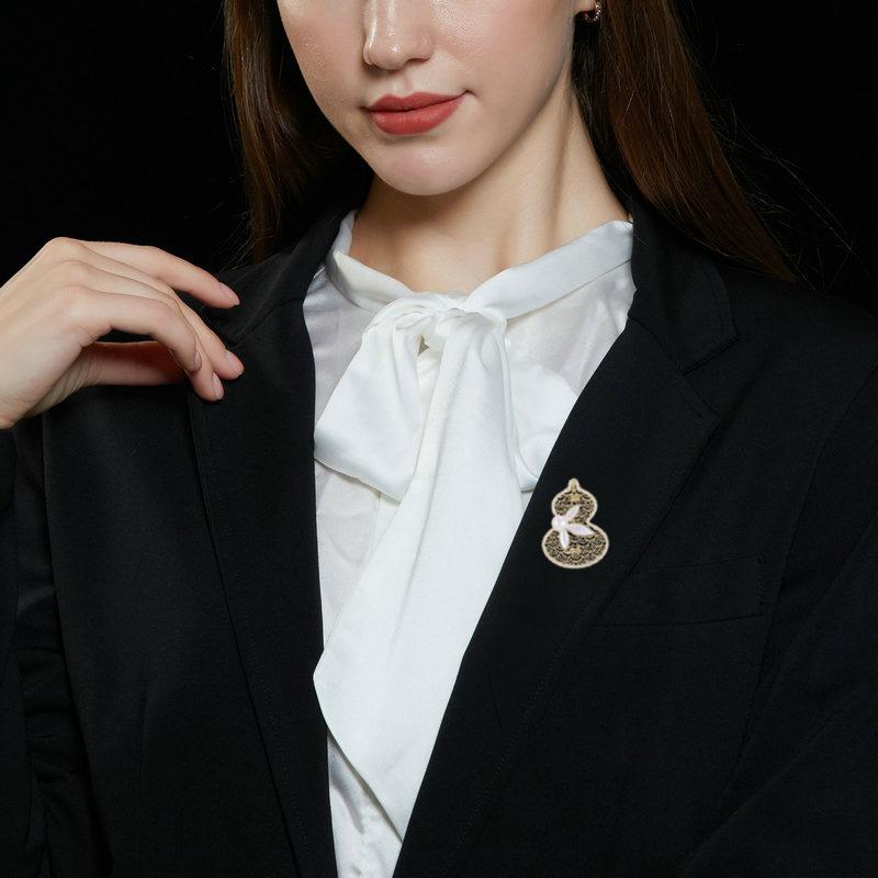 

1Pcs Exquisite Crystal Flower Bouquet Maple Leaf Brooch Pin Luxury Rhinestone Flower Brooches For Wedding Party Banquet Jewelry