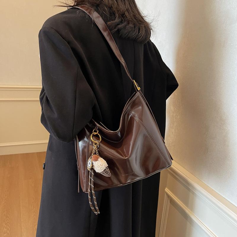 Premium Bag Women's Maillard Messenger Bag New Commuter Retro Tote Bag Large Capacity Shoulder Women's Bag Bag