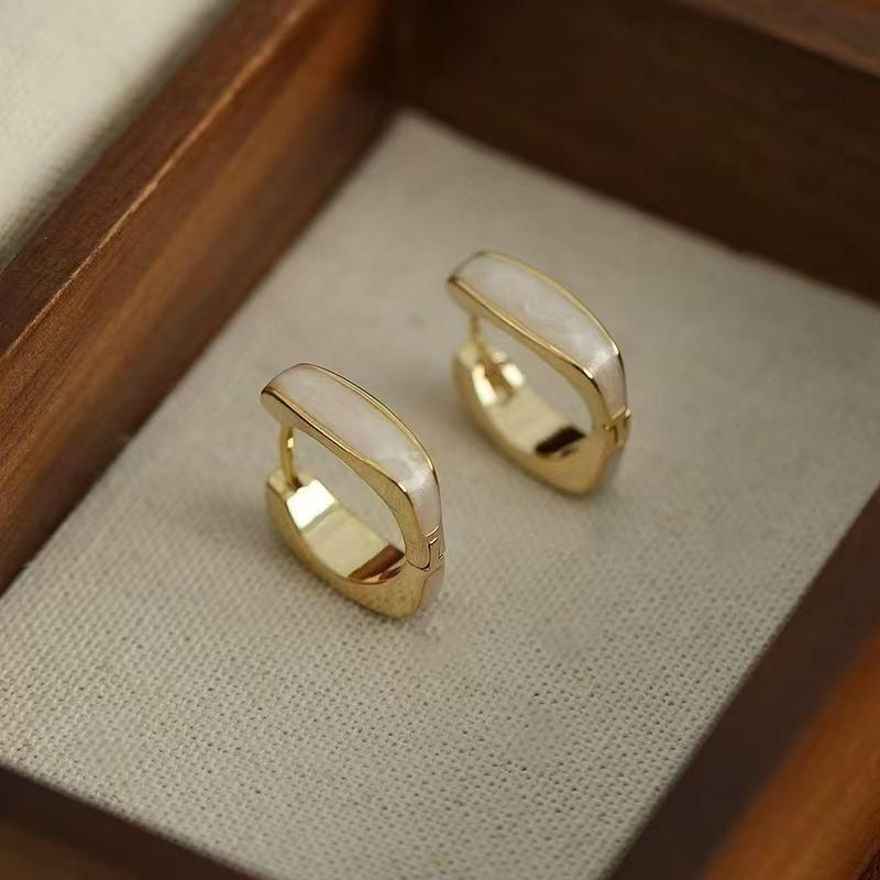 Gold Temperament Earrings: Elegant, Simple Design with Titanium Alloy Backs