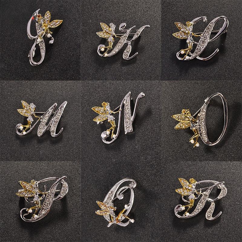 1 STK. Leichte Luxus-Buchstabenbrosche, Modische Und Exquisite Schmuckaccessoires, Personalisierter Und Vielseitiger Blendschutz-Artefakt