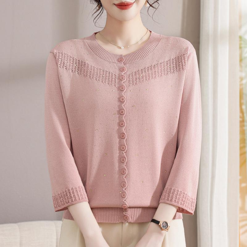 

Stylish Knitted Pullover for Women, Ages 40-60: Three-Quarter Sleeve Top for Middle-Aged & Elderly 5XL (suggested for 155-165 jin)