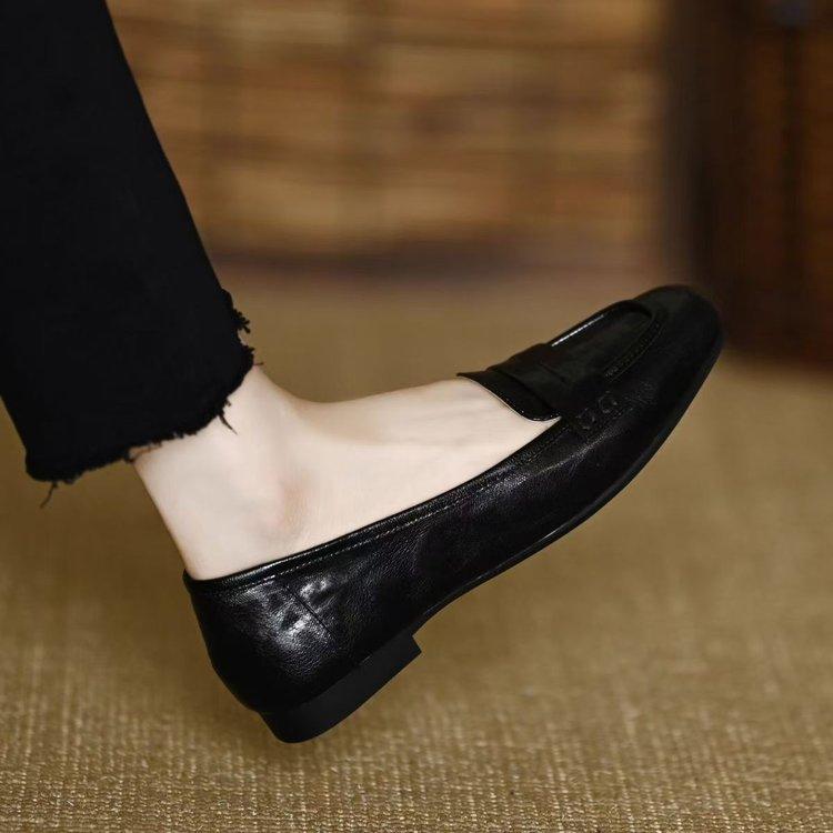 French Soft Leather Shallow Mouth Flat-soled Single Shoes Women's 2025 New Soft-soled One-pedal Square Head Low-heeled Doudou Loafers