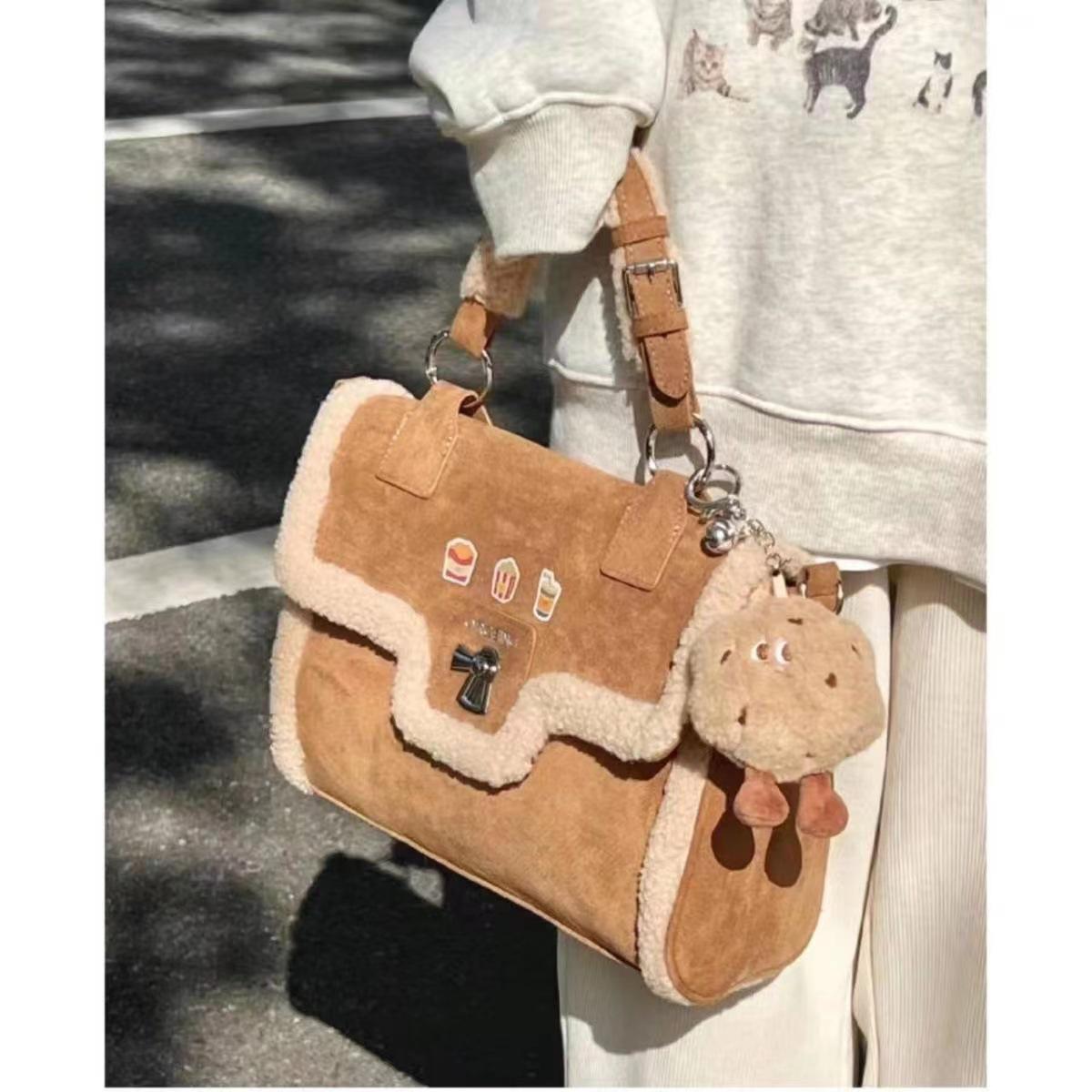 

2023 Лимитированная серия Винтажная сумка-тоут через плечо из овчины - Большая вместимость Зимняя сумка коричневый