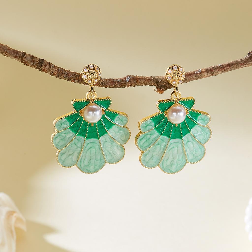 Elegant Imitation Pearl Shell Stud Earrings for Women Trendy Gradient Green Enamel Shell Earrings Bohemian Beach Party Jewelry