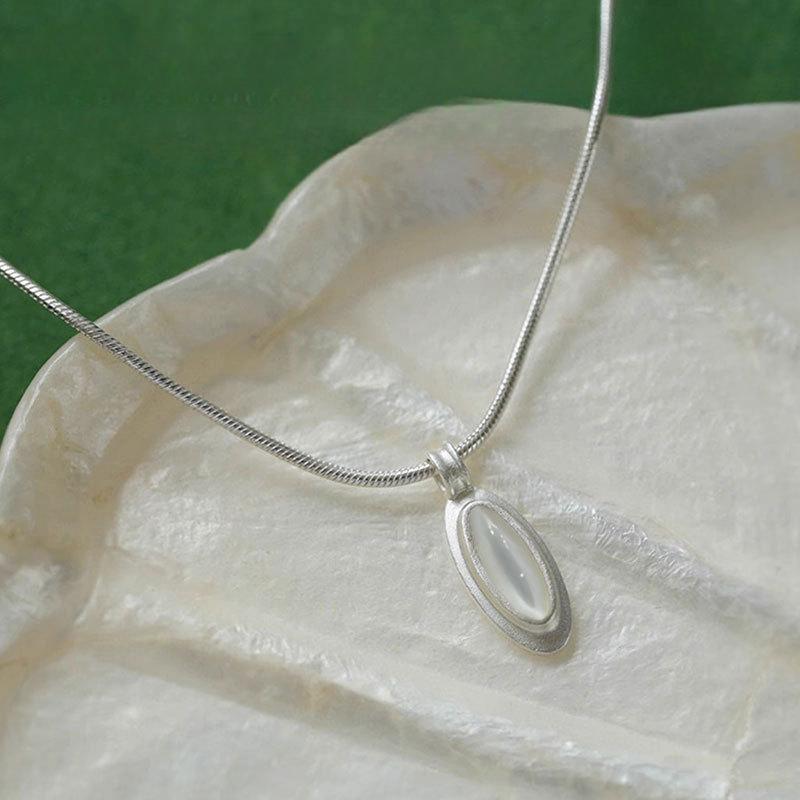 Orbiting Satellite Necklace Black Agate White Shell Necklace Niche Design Collarbone Chain Ring