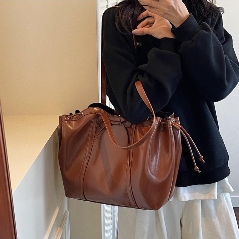 Large Capacity Women Shoulder Bag Fashion Versatile PU Leather Folded Drawstring Underarm Bag Texture Office Commuter Tote Bag CLE