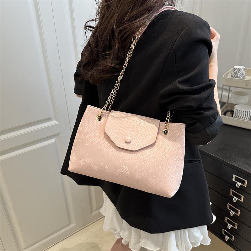 Large Capacity Bag 2025 New Fashion Versatile Chain Shoulder Bag Women Commute To Work Tote Bag