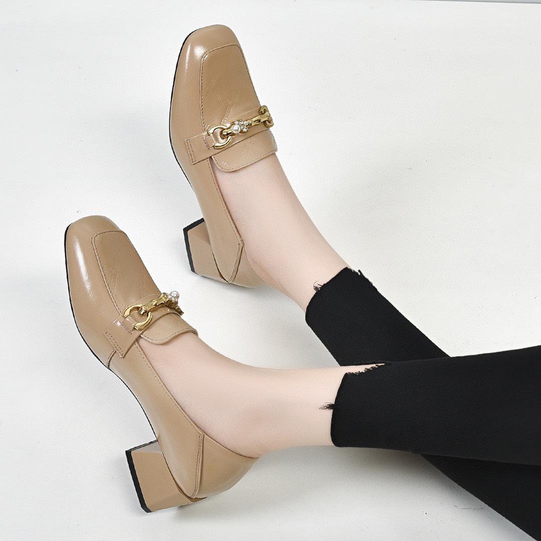 

Женские туфли Chunqiu новые квадратный носок металлическая пряжка жемчуг коровья лаковая кожа одинарные туфли удобные маленькие кожаные туфли 39 абрикосовый