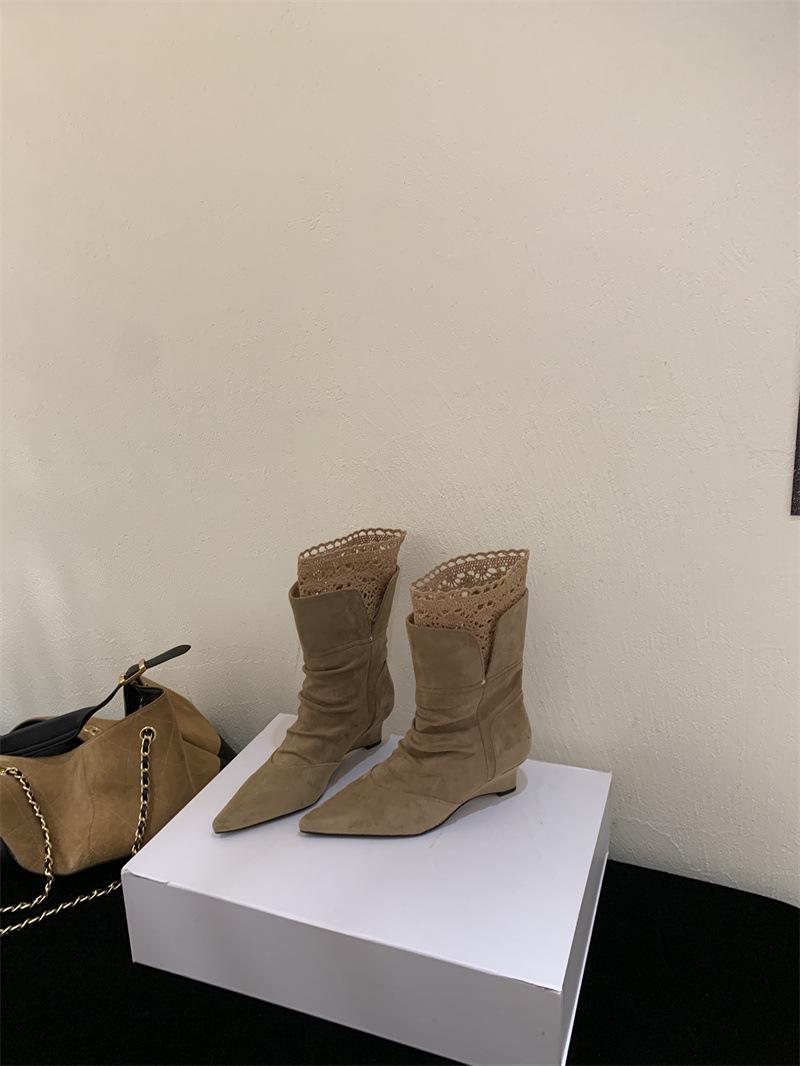 

French retro suede thick heel short tube thin boots women s 2025 autumn and winter new fashionable versatile pleated stacked short boots 39