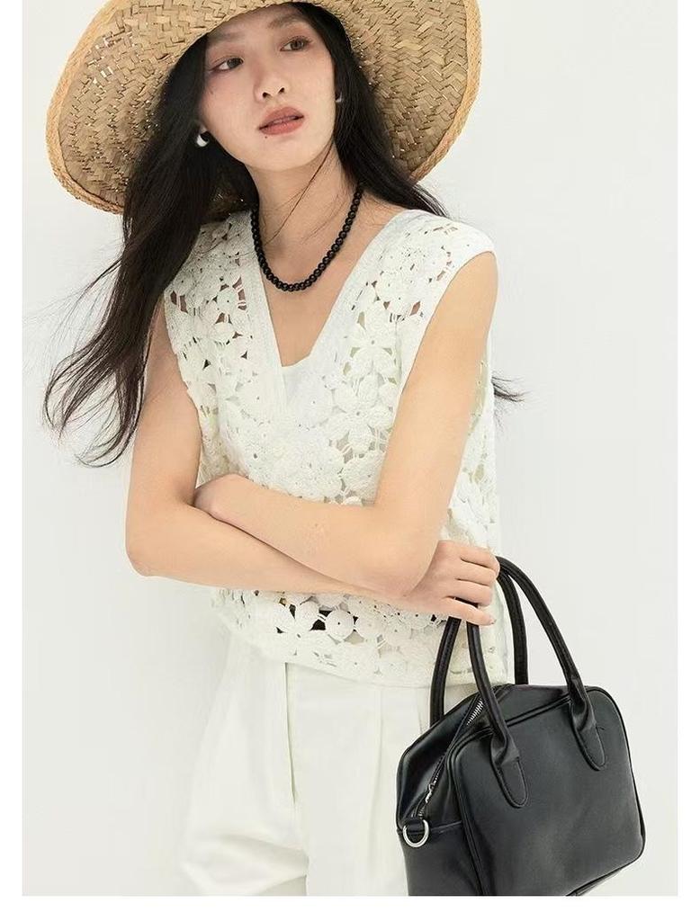 Early Autumn Women's Hollow Crochet Knit Vest - Loose, Plus-Size Woolen Sleeveless Top