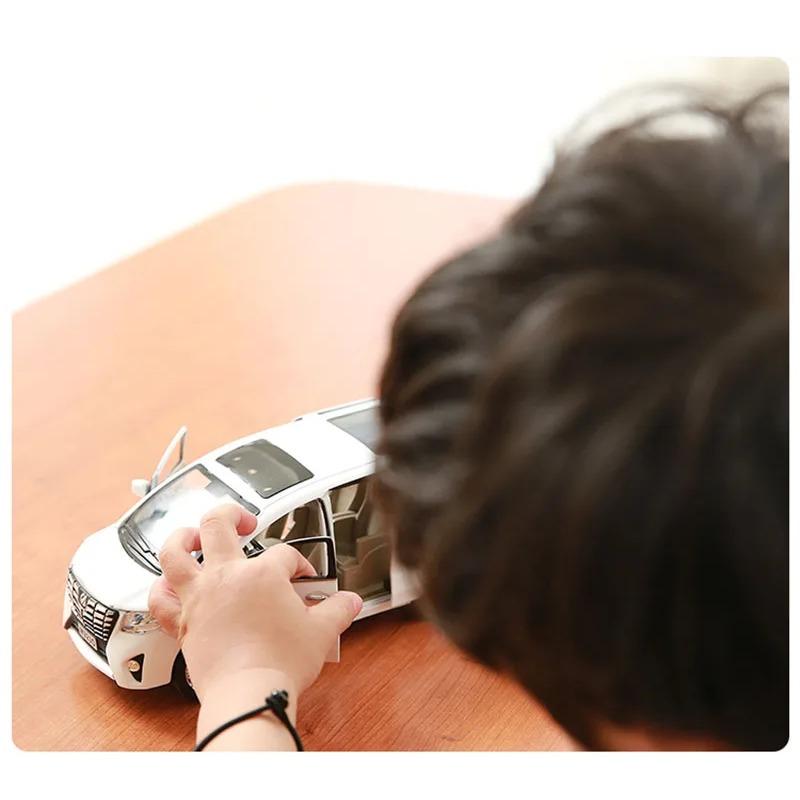 1/24 Toyota Alphard MPV Automodell Legierung Auto Druckguss Spielzeugautomodell Pull Back Kinderspielzeug Sammlerstücke Kostenloser Versand