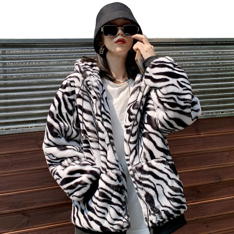 

Женская плюшевая куртка с капюшоном и рисунком зебры, новая на осень и зиму, свободная, утолщенная, имитация кроличьей шерсти, прошитая нитками L