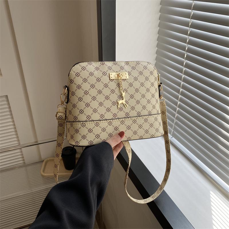 

PU Leather Women Shoulder Bag Female Deer Pendant Handbags Girl Small Crossbody Bag Fashion Shell Shape Messenger Bag