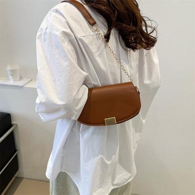 Retro Simple Women's Shoulder Armpit Bag Chain Commuter Messenger Bag Bag Female Beautiful Personality Saddle Bag