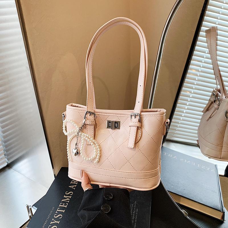 This year's popular bag women's large-capacity 2025 new spring and summer texture rhombus shoulder underarm bag popular bucket bag