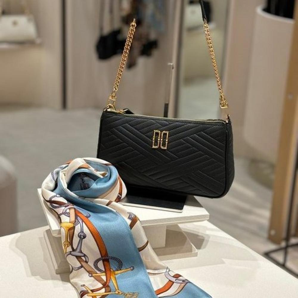 

Daks Black Small Shoulder Bag Blue Long Silk Scarf Dcba4e362bk Dcsc4e014t2 Single option